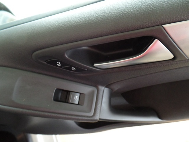 2012 Volkswagen Golf 2.5L PZEV Hatchback