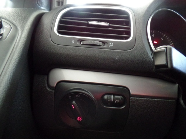 2012 Volkswagen Golf 2.5L PZEV Hatchback
