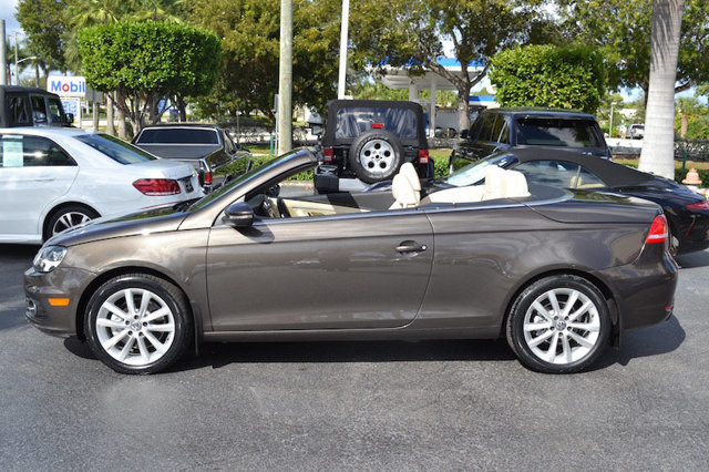 2012 Volkswagen Eos 2dr Convertible Komfort SULEV