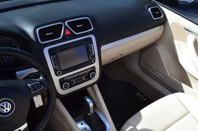 2012 Volkswagen Eos 2dr Convertible Komfort SULEV