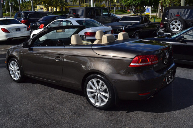 2012 Volkswagen Eos 2dr Convertible Komfort SULEV
