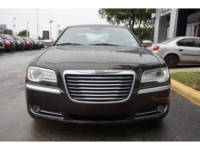 2012 Chrysler 300C Luxury Series Sedan