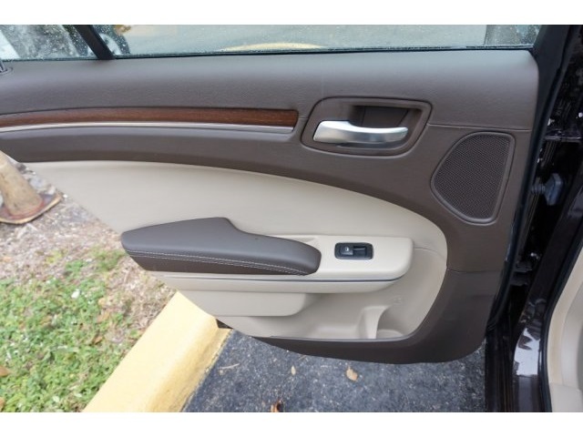 2012 Chrysler 300C Luxury Series Sedan