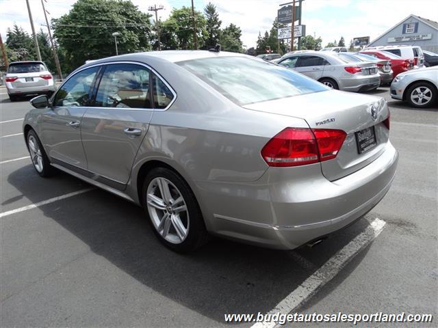 2012 Volkswagen Passat V6 SEL Premium Navigation ONE OWN Sedan