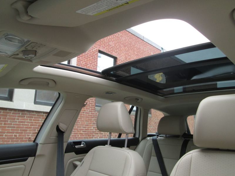 2012 Volkswagen Jetta TDI w/Sunroof & Nav