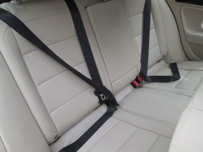 2012 Volkswagen Jetta TDI w/Sunroof & Nav