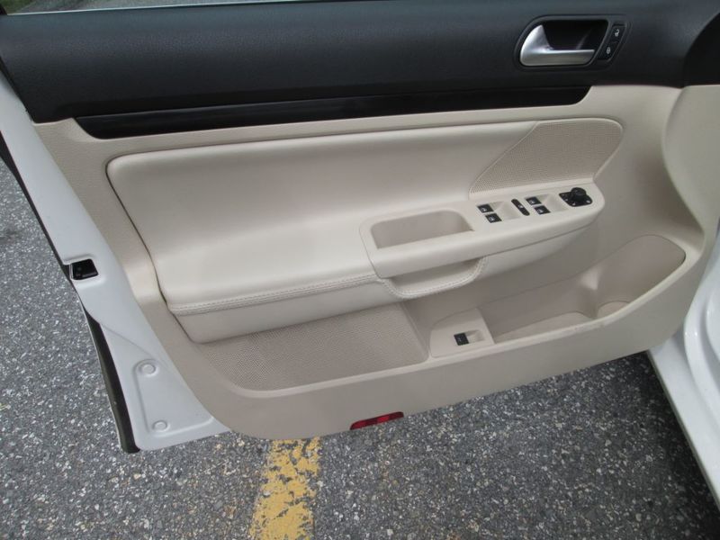 2012 Volkswagen Jetta TDI w/Sunroof & Nav