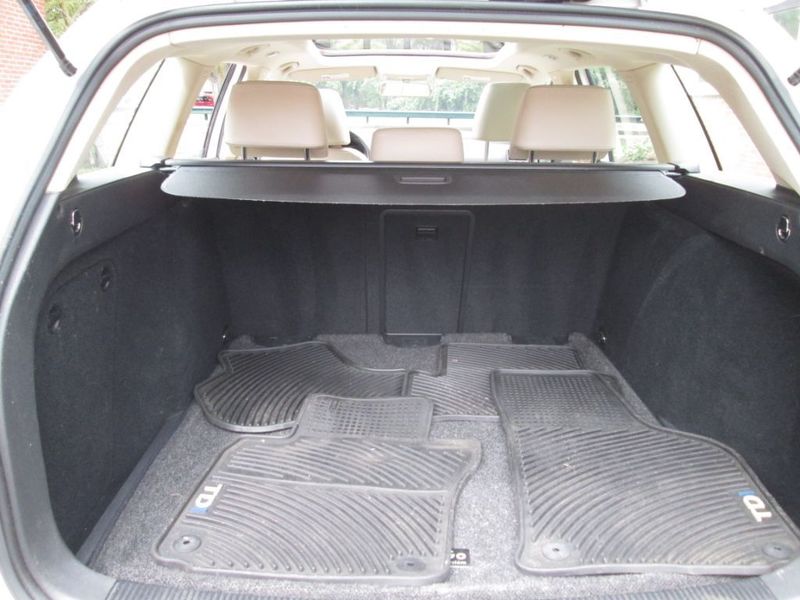 2012 Volkswagen Jetta TDI w/Sunroof & Nav