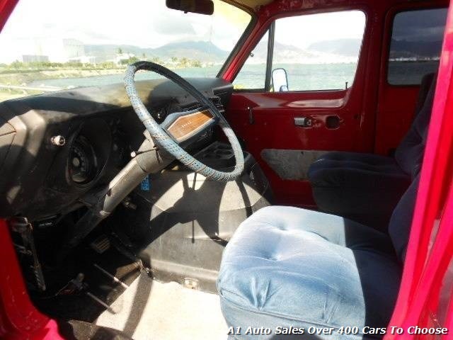 1973 Dodge tradesman B100 Sedan