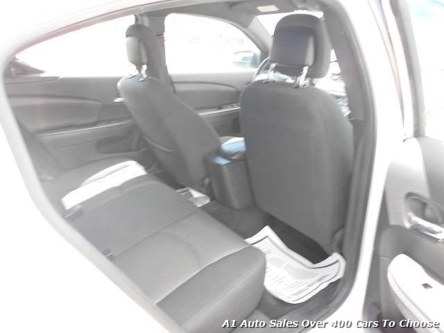 2012 Dodge Avenger SXT Sedan